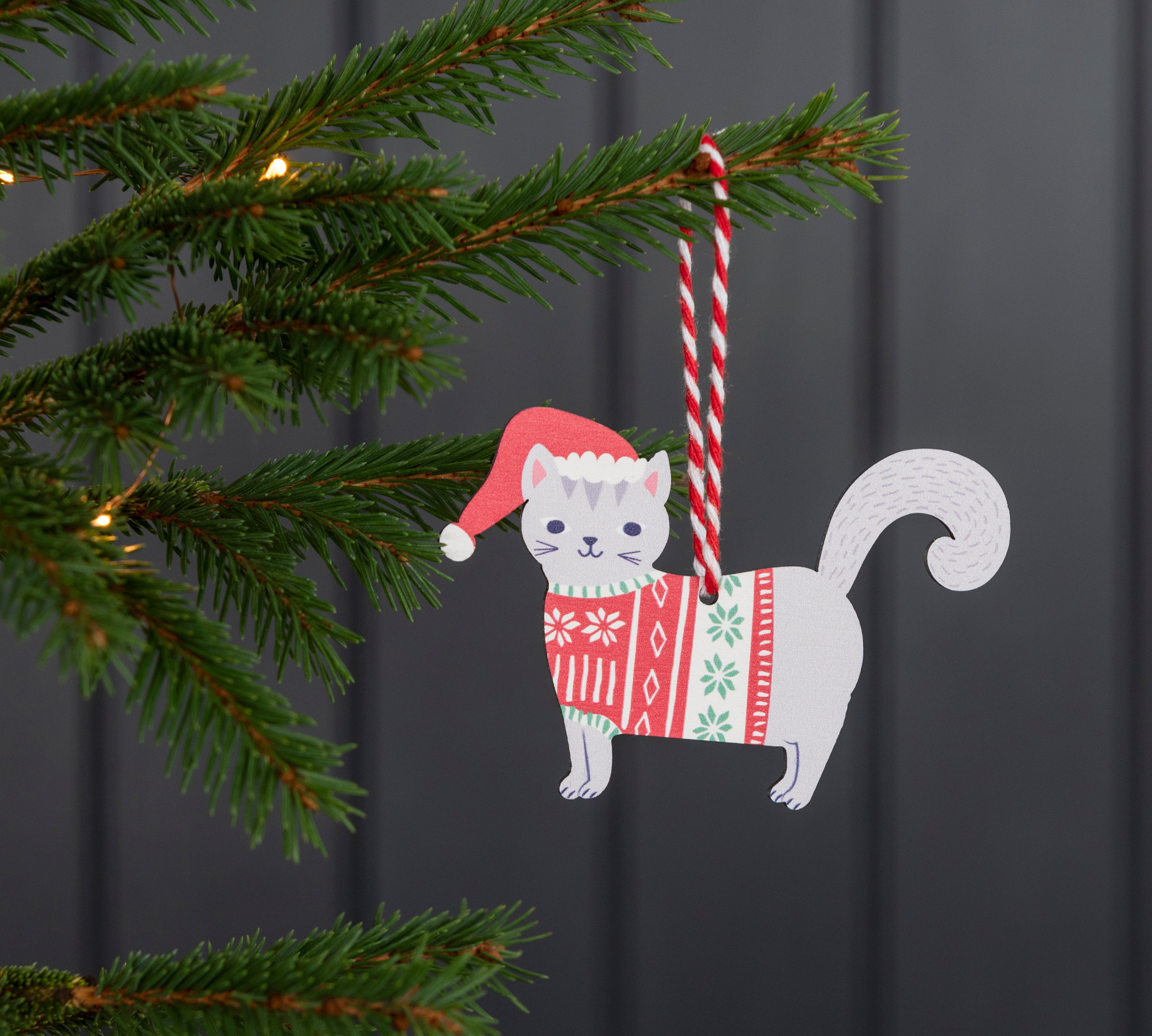 Hanging christmas tree cat 2025